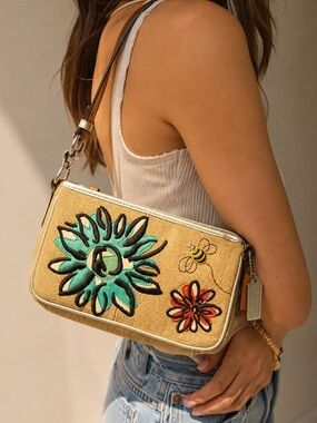 Vintage Coach 2005 Straw Floral Bumble Bee Shoulder Bag Purse 8672